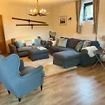 Luxury Guest House, Living Room, Kitchen And Games Casa de hóspedes