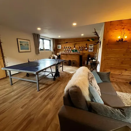 In A Luxury Chalet, Living Room, Kitchen And Games Tamsweg